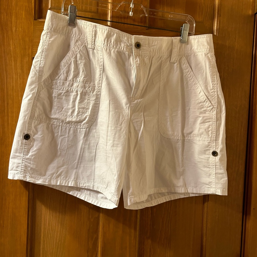 Tommy Hilfiger cargo style cotton shorts size 14 🍎